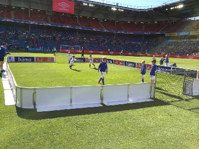 UHER Football Pitch Outdoor – fotbalové mantinely, 15 × 11 m, bílé